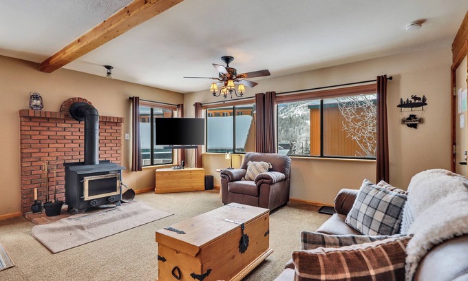Brian Head Condo | Mountain Hideaway Condo Across the Street from Giant Steps