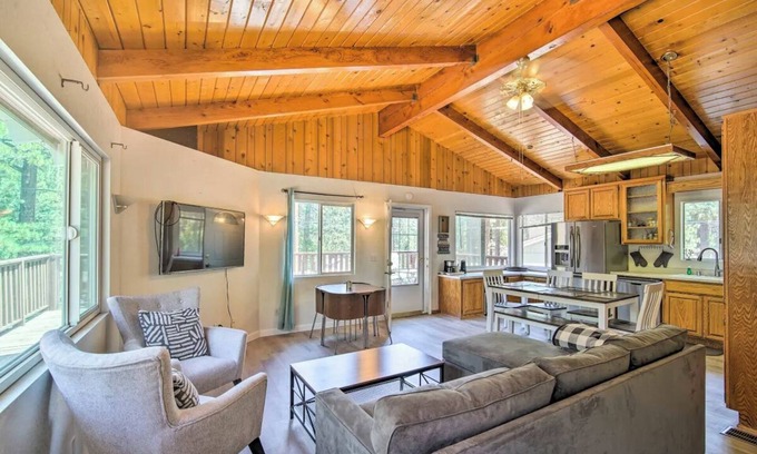 Wrightwood Cabin | Mountain High Cabin - 2000 sq ft - 8 beds - Central AC