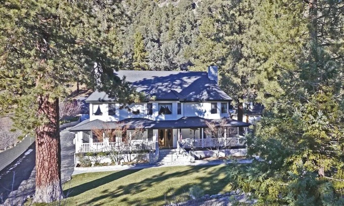 Wrightwood House | Mountain High Luxury Castle &Spa