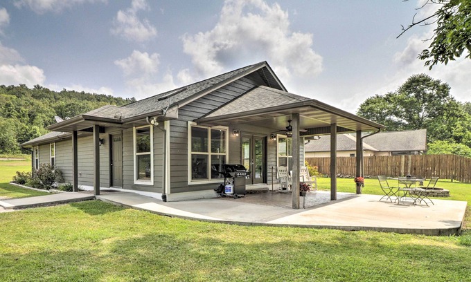 Gassville Cottage | Mountain Home Cottage w/Deck on White River!