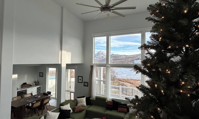 Draper House | Mountain Home l Spa & Stream behind house l Hike, Mountain Bike & Ski mins away
