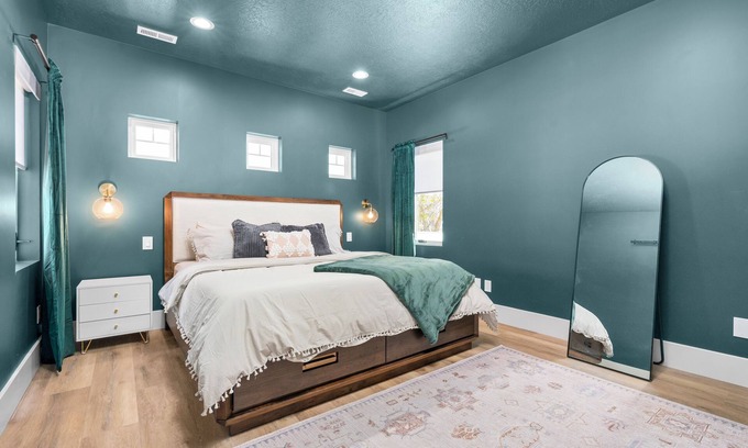 Heber House | Mountain Home near Lakes w/Hot Tub & Putting Green