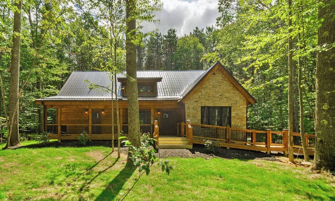 Oakland House | Mountain Laurel: New, Lake Access w. Dock Slip, Hot Tub, Dogs OK