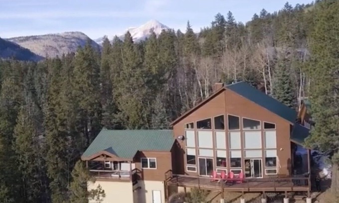 Columbine Lake House | Mountain Lodge - Two Master Suites, new Hot Tub, Pets, only a mile to Ski Area