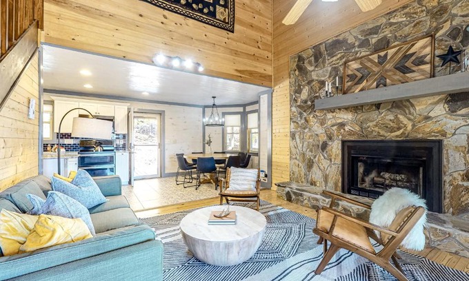 Morganton House | Mountain Meadow Lodge