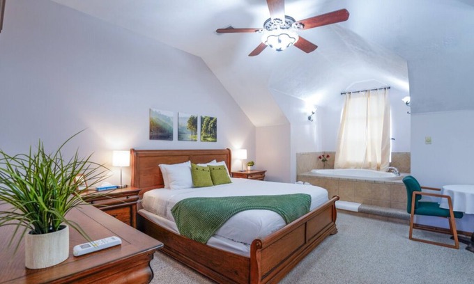 Ponce De Leon Bed & Breakfast | Mountain Meadows Retreat - A Romantic Escape Overlooking the Ozark Mountains