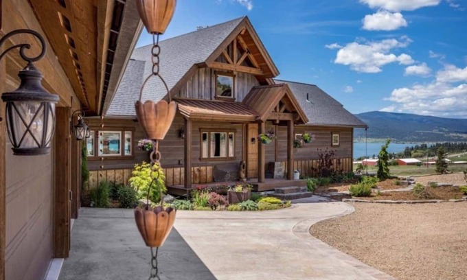 Elmo House | Mountain Modern Family 6-Acre Luxury Home w/Lake View & Nearby Lake Access