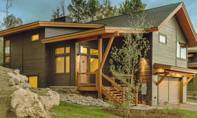 Silverthorne House | Mountain Modern Home in Summit Sky Ranch. Pool, hot tubs, close to skiing