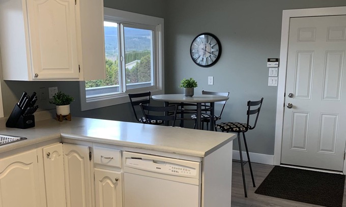 Black Mountain House | MOUNTAIN ORCHARD VIEW- MONTHLY/WINTER RATES