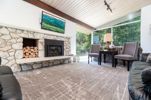 Sandy House | Mountain Setting, Near Trails!