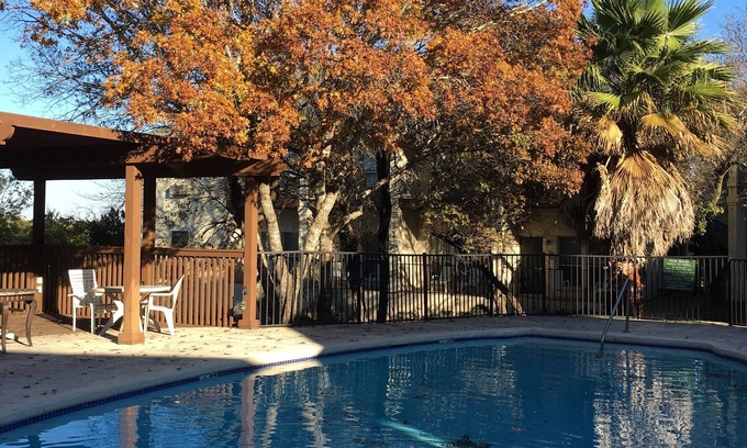 Bee Cave Hotel | Mountain Star Lodge