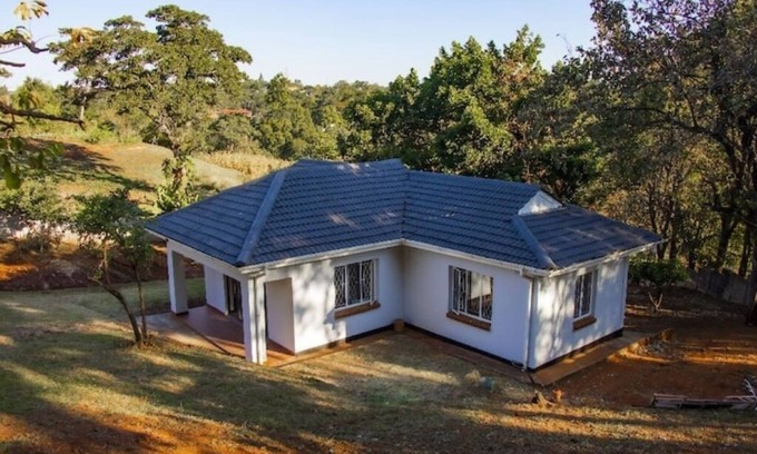 Harare East House | Mountain View 2 Bedroom House Holiday Homenn
