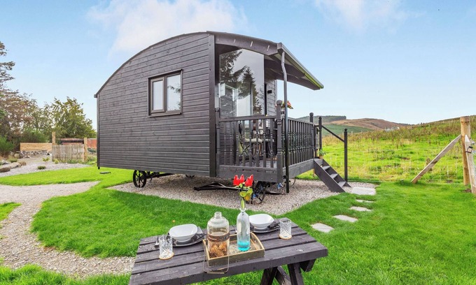 Glen Urquhart Cottage | Mountain View Beauly - UK38303