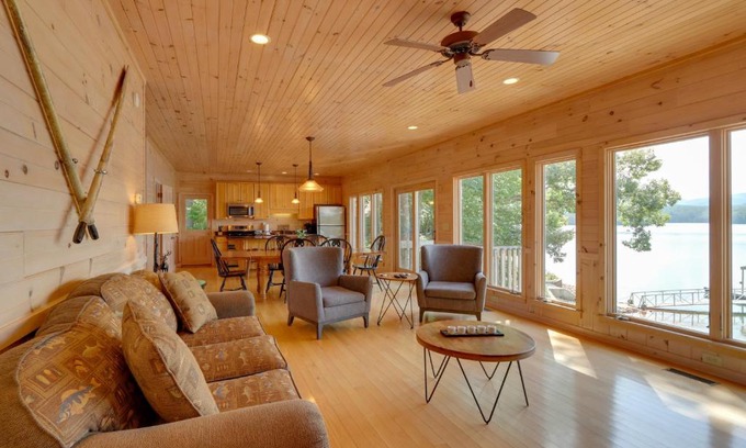 Blue Ridge House | Mountain View Cabin on Lake Blue Ridge Hot Tub!
