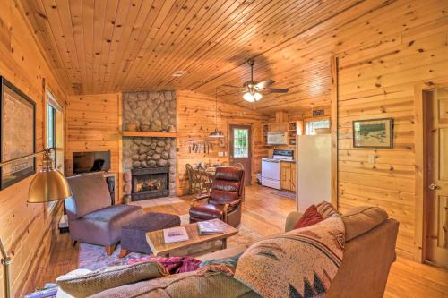 Mountain View House | Mountain View Cabin with Wraparound Deck!