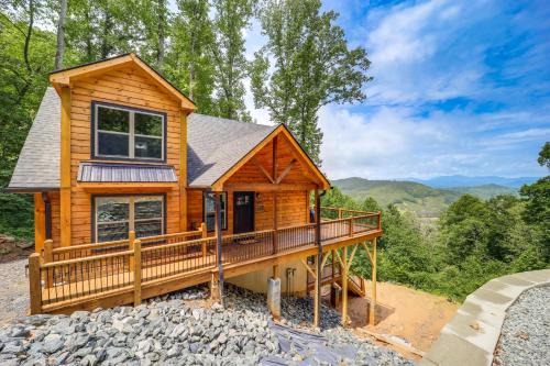 Fleetwood House | Mountain-View Fleetwood Retreat with Deck and Grill