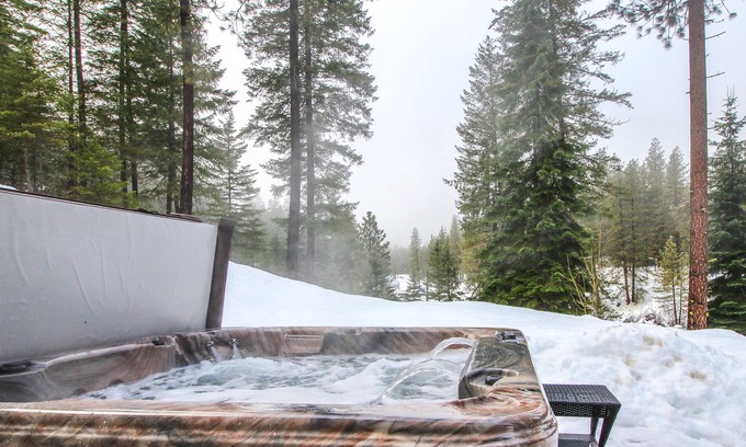 Peshastin House | Mountain-view hideaway with hot tub, patio, deck, & outdoor firepit