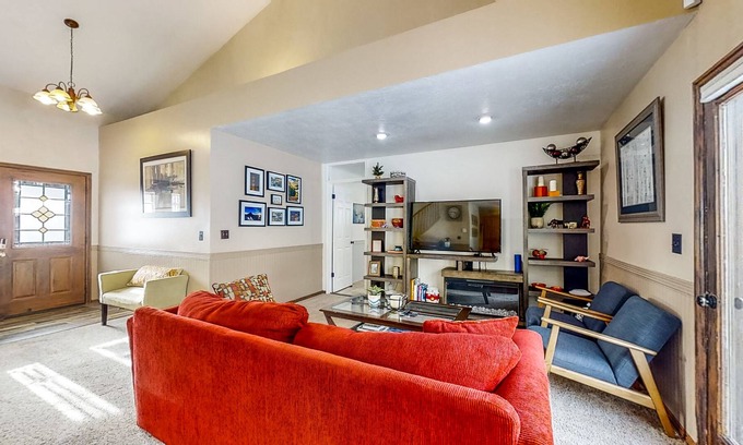 North Ogden House | Mountain-View Home with Private Hot Tub, Jetted Tub & Wet Bar - Near Skiing
