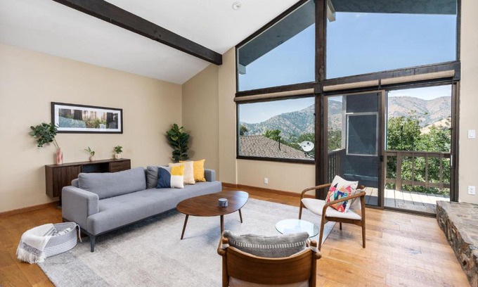 Three Rivers House | Mountain View, Hot Tub, Open Kitchen, 10m to Sequoia