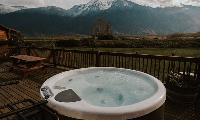 Kent House | Mountain View House w/private hot tub and large wraparound deck
