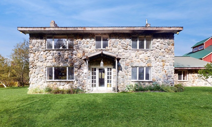 Morrisville House | Mountain view house w/two fireplaces, BBQ, w/d, jacuzzi, wifi, a/c
