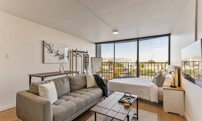 Downtown Salt Lake City Apartment | Mountain view l DT SLC-Gym-Free Parking-Pool Table