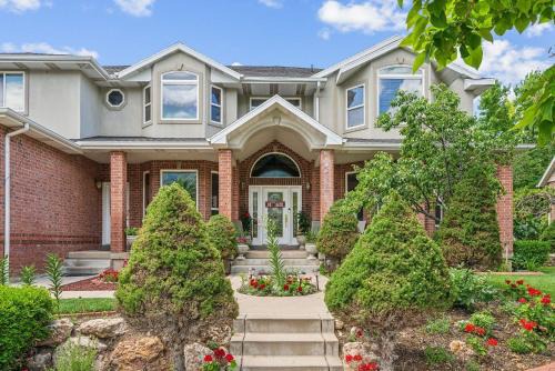 Layton House | Mountain View Mansion