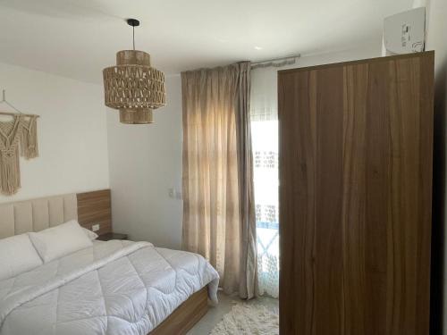 Shurtah al-Dakhlah House | Mountain view north coast