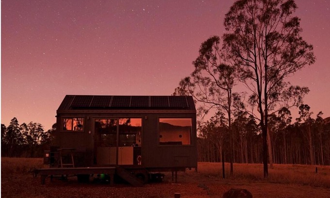 Moogerah House | Mountain View Off-Grid Cabin in the Scenic Rim - Ramana
