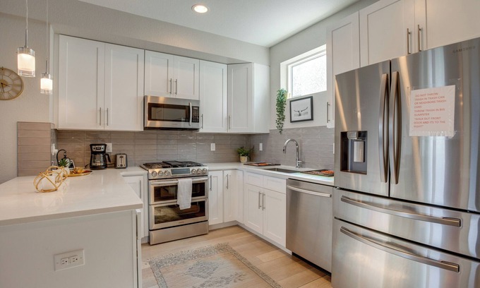 West Colfax Apartment | Mountain-view Rooftop Deck: Denver Townhome