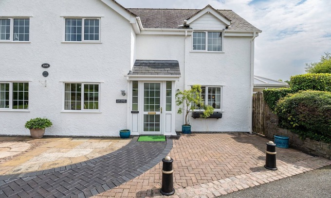 Dulas Cottage | Mountain View - sleeps 5 guests in 2 bedrooms