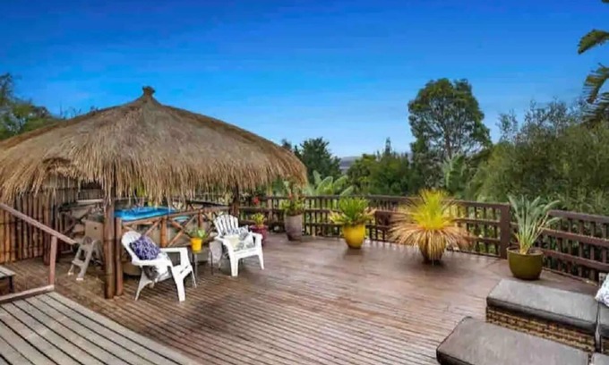 The Basin House | Mountain View Spa Cottage
