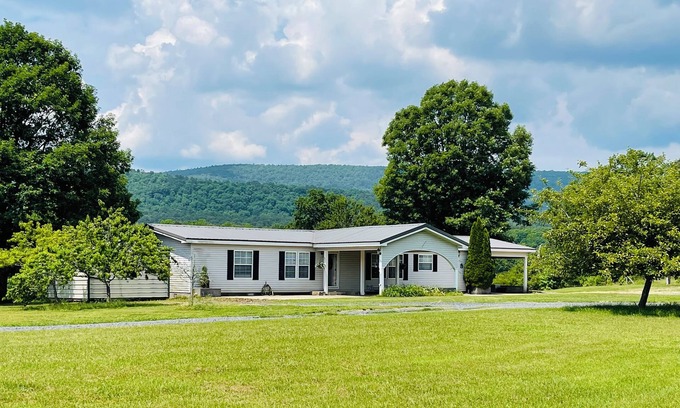 Mena House | Mountain View Stay LLC - The perfect place to get away, relax and enjoy nature.