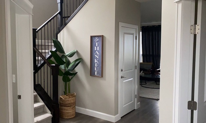 Harrison Mills House | Mountain view suite in Harrison Highland
