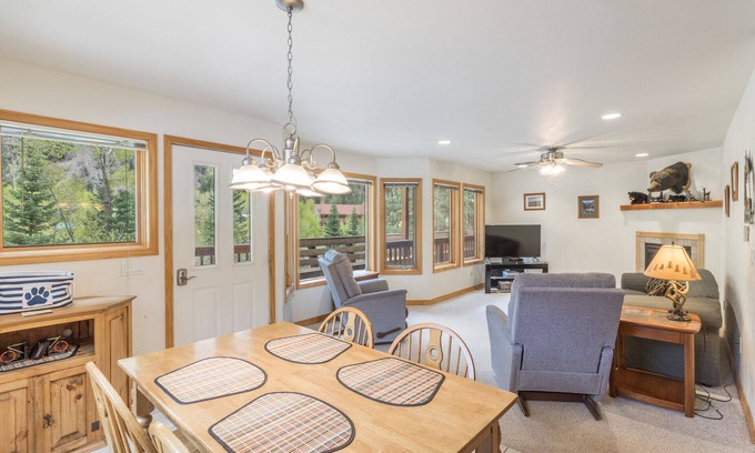 Ouray Condo | Mountain Views-Across from River Walk Trail-Pet-friendly