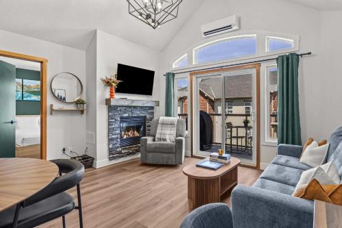 Canmore Apartment | Mountain Views Balcony and Free Parking