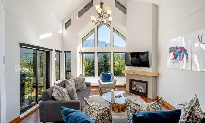 Blueberry Hill Condo | Mountain views | Free parking | BBQ | AC