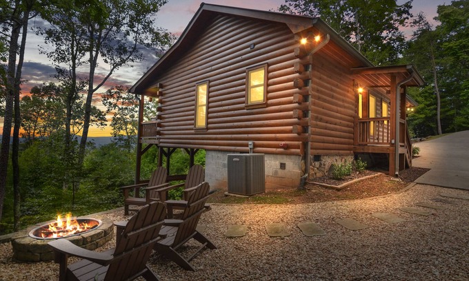 Hidden Lake Cabin | Mountain Views & just mins to City! Wood burning Fireplace, Hot tub, Fire pit