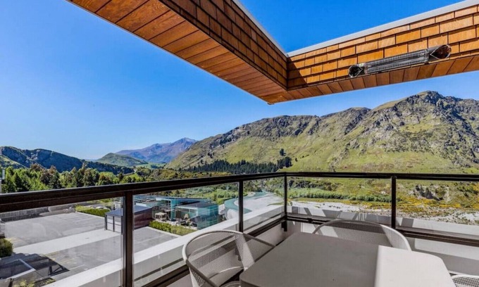 Arthur's Point Apartment | Mountain Views Penthouse - Apartment 22