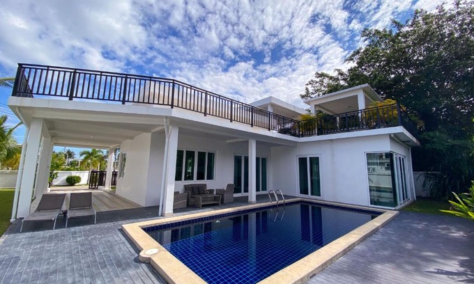 Huai Yai Villa | Mountain Village