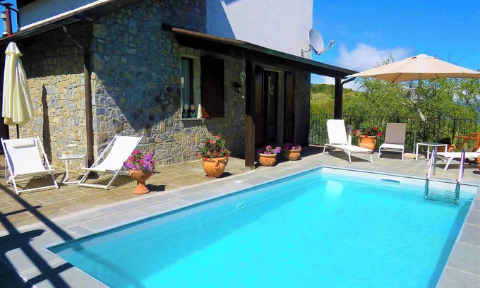 Careggine Villa | Mountain Villetta, stunning views, own pool, walk 2 restaurants, WIFI