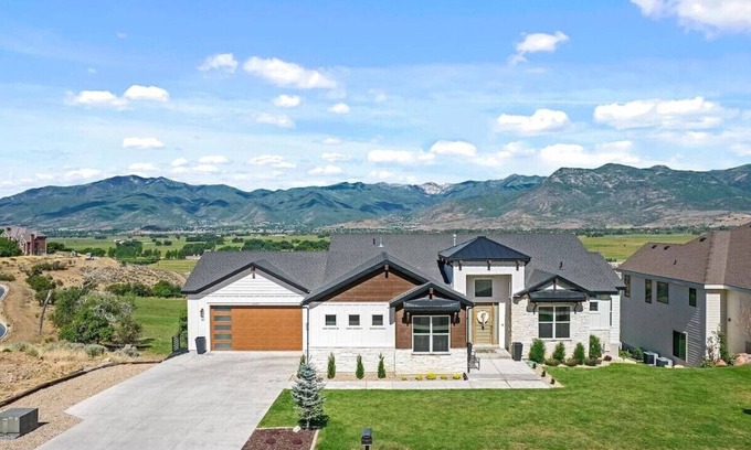 Heber House | Mountains and Horses and Deer, Oh My!