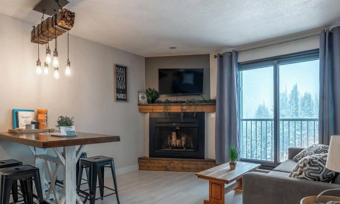 Big White Ski Resort Condo | Mountains View with Pool, Hot Tub and Gym