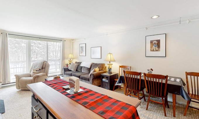Warren Apartment | Mountainside 20