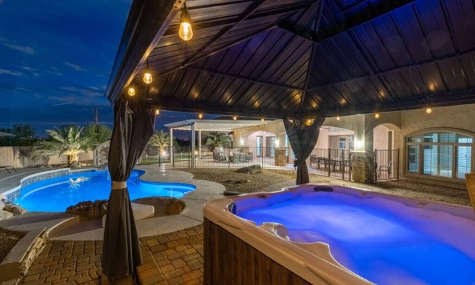East Mesa House | Mountainside Desert Retreat