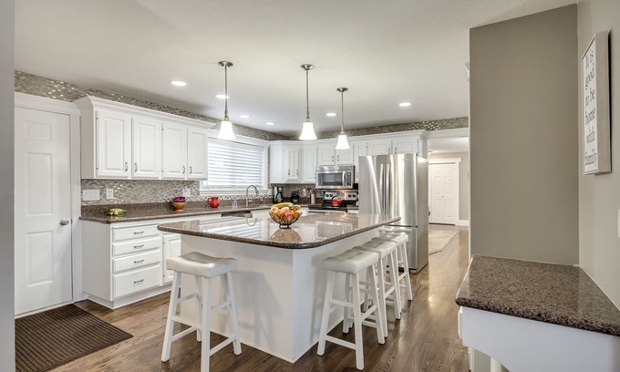 Sandy House | Mountainside Oasis Peaceful 1.2 acres Close to mountains and 20 min to the City