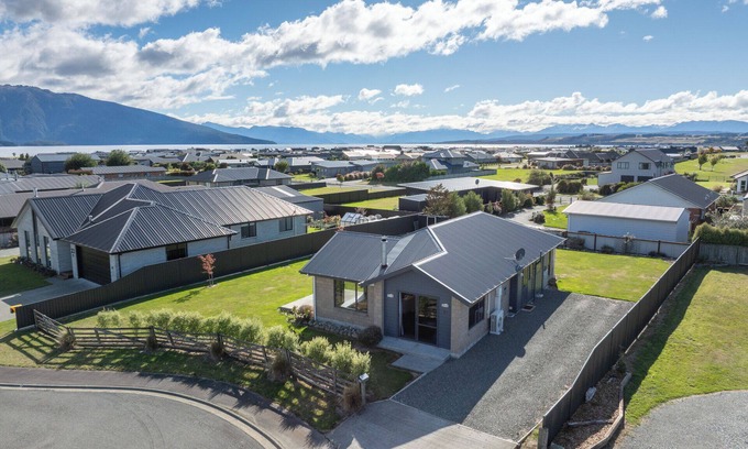 Te Anau House | Mountainview Escape - Te Anau Holiday House