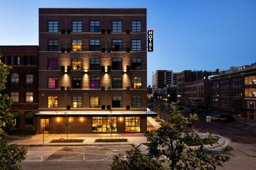 Old Market Hotel | Moxy Omaha Downtown
