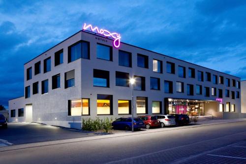 Rust Hotel | Moxy Rust