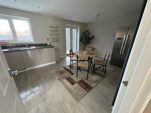 Emersons Green House | MpaNjus - Double Rooms, Shared House